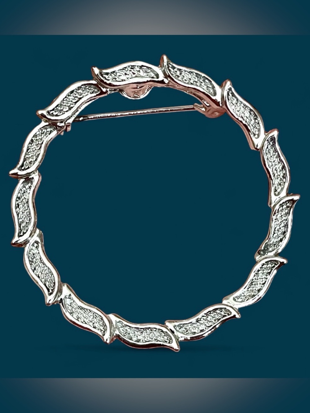 Gerry’s Vintage Silver Tone Leaf Wreath Brooch Pin Circle Minimalist Retro Mod